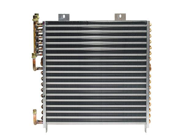 CONDENSEUR AVEC REFROIDISSEUR D'HUILE HYDRAULIQUE